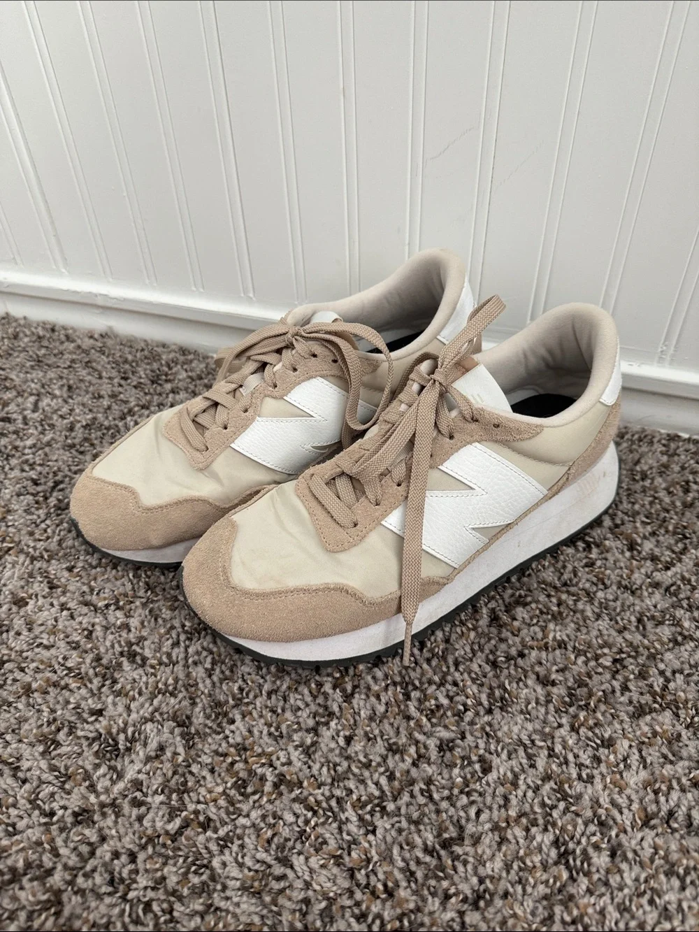 New Balance 237 Women's Beige and White Sneakers